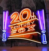 20th Century Fox Neon Verlichting Met Achterplaat - 82 x 67 cm 20th Century Fox Neon Verlichting Met Achterplaat - 82 x 67 cm