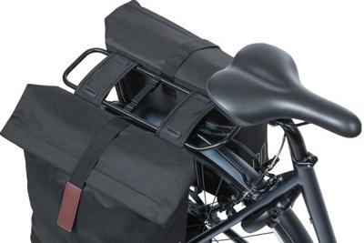 Basil city dubbele fietstas - waterafstotend polyester - zwart - universal bridge systeem - 28-32l
