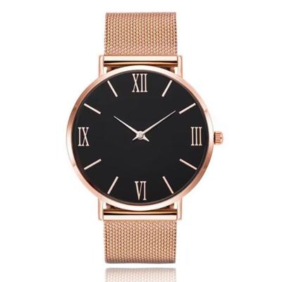 Elegant dameshorloge met zwarte wijzerplaat en roségoudkleurige mesh band