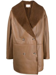 Loulou Studio manteau croisé Namo à doublure en peau lainée - Marron