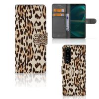 Sony Xperia 5III | Telefoonhoesje | Met pasjeshouder | Leopard