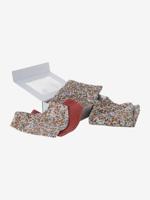 4-delige kraamcadeauset: 2 slabbetjes + 1 luier + 1 luierbroekje veel roze
