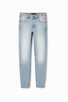 Lange spijkerbroek met bloemen op de taille. - BLUE - 40