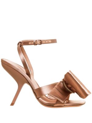 Ferragamo sandales à nœud asymétrique 105 mm - Tons neutres
