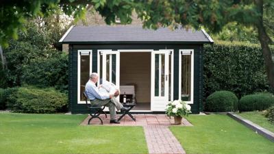 Lugarde Blokhut B13 400x300 cm - 44 mm- Zadeldak- Onbehandeld vurenhout- Lugarde