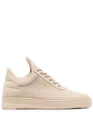 Filling Pieces baskets en daim à logo brodé - Tons neutres