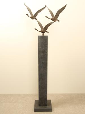 3 bronzen zwanen