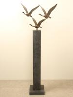 3 bronzen zwanen