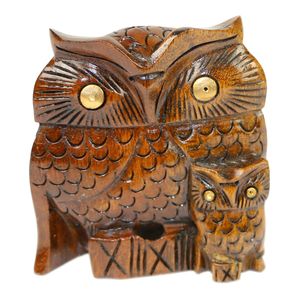 Houten Beeldje van Uil met Kuiken met Houtsnijwerk (9 x 8 x 3 cm)