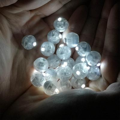 100 PCS ronde Flash Ball LED ballon lichten Mini Flash lichtgevende lampen lantaarn Bar kerst bruiloft Feestdecoratie lichten (wit)