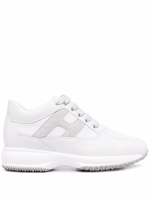 Hogan baskets lacées à patch logo - Gris