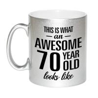 Awesome 70 year verjaardag cadeau - koffiemok - beker - zilver - 330 ml