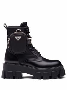 Prada bottes Monolith en cuir à détail de pochette - Noir