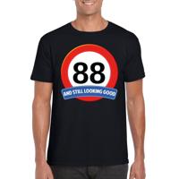 88 jaar and still looking good - t-shirt verkeersbord print - zwart - heren - verjaardag