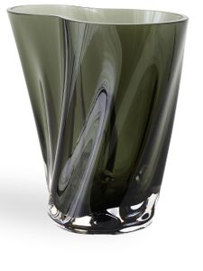 Audo x Gabriel Tan vase AER à design asymétrique - Gris