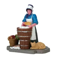 Lemax washerwoman kerstdorp figuur type 2 Caddington Village 2017 Lemax washerwoman kerstdorp figuur type 2 Caddington Village 2017