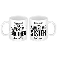 Awesome Sister en Brother looks like mok - Cadeau beker set voor Broer en Zus - thumbnail