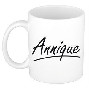 Naam cadeau mok / beker Annique met sierlijke letters 300 ml