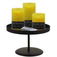 LED kaarsen/stompkaarsen - 3x st - geel - met zwart rond kaarsenbord 22 cm