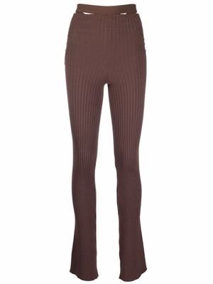 ANDREĀDAMO pantalon évasé en maille nervurée - Marron
