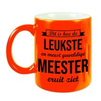 Leukste en meest geweldige meester cadeau koffiemok / theebeker neon oranje 330 ml - thumbnail