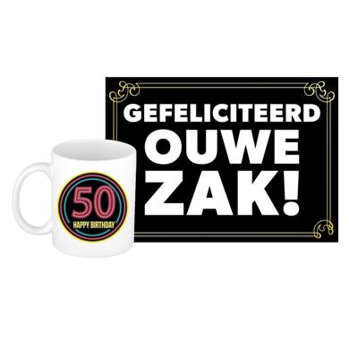 Verjaardag cadeau koffiemok 50 jaar - man - neon - met gefeliciteerd ouwe zak wenskaart