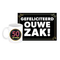 Verjaardag cadeau koffiemok 50 jaar - man - neon - met gefeliciteerd ouwe zak wenskaart
