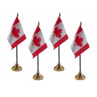 Canada tafelvlaggetjes - 4x stuks - 10 x 15 cm - met gouden standaard - H27 cm - versiering