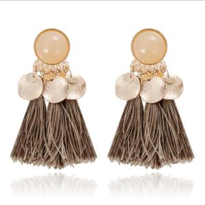 Tassel Oorbellen met Elegante Steen van Deja Jewels - Bruin