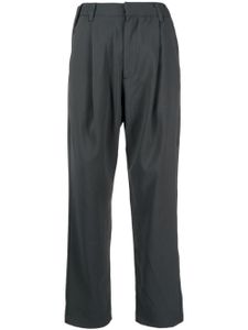 izzue pantalon fuselé à plis marqués - Gris