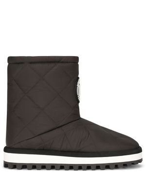 Dolce & Gabbana bottines matelassées à patch logo - Noir