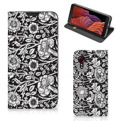 Samsung Galaxy Xcover 5 Smart Cover Black Flowers Samsung Galaxy Xcover 5 Smart Cover Black Flowers