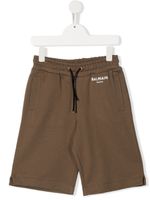 Balmain Kids short de sport à logo imprimé - Marron