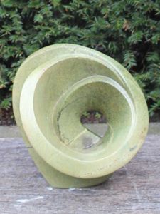 Stenen beeld Split Curve nr. 2, 30 cm