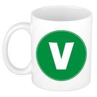 Mok / beker met de letter V groene bedrukking voor het maken van een naam / woord of team Mok / beker met de letter V groene bedrukking voor het maken van een naam / woord of team