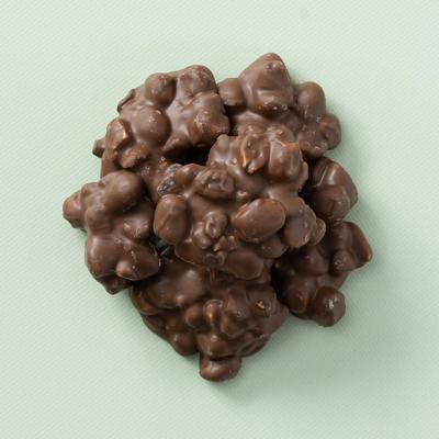 Ambachtelijke pinda/rozijnen rotsjes melk 400 gram