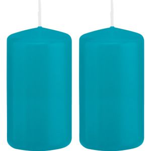 2x Turquoise blauwe cilinderkaarsen/stompkaarsen 6 x 12 cm 40 branduren