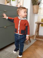 Tricot babyvestje met capuchon roest - thumbnail