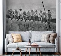 Foto behang vintage Mannen bovenop wolkenkrabber