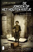 De jongen op het houten kistje (Paperback)