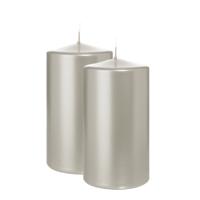 Cilinderkaars/stompkaars - 2x - metallic zilver - 13 x 7 cm - 52 branduren