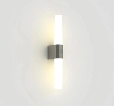 Badkamer wandlamp opaalglas geborsteld nikkel &apos;Nordlux Helva&apos; Moodmaker boven spiegel