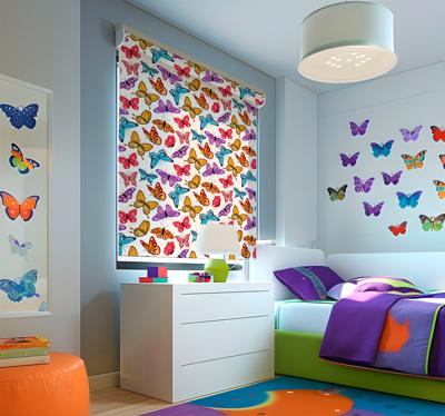Kleurrijk ontwerp raambekleding vlinders