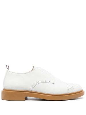 Thom Browne derbies à bout perforé - Blanc