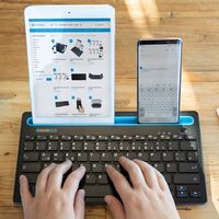 Silvergear Draadloos Toetsenbord met Gleuf voor Smartphone en Tablet - QWERTY toetsen - Bluetooth - thumbnail