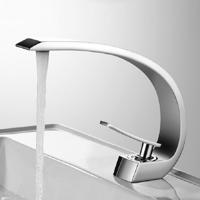 Koperen hand wastafel warm koud water kraan