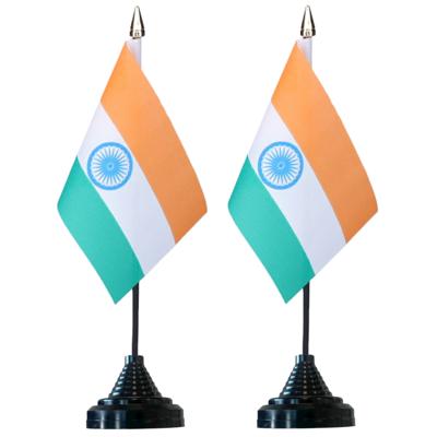 Vlag India tafelvlaggetjes - 2x stuks - 10 x 15 cm vlag - met zwarte standaard