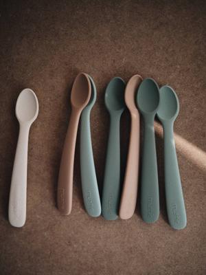 Set van 2 lepels 1ste leeftijdsgroep MUSHIE, van silicones rozen