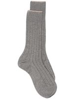 Brunello Cucinelli chaussettes en maille nervurée - Gris