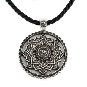 Tibetaanse Mandala OHM Ketting - Zilverkleurig (40 mm)